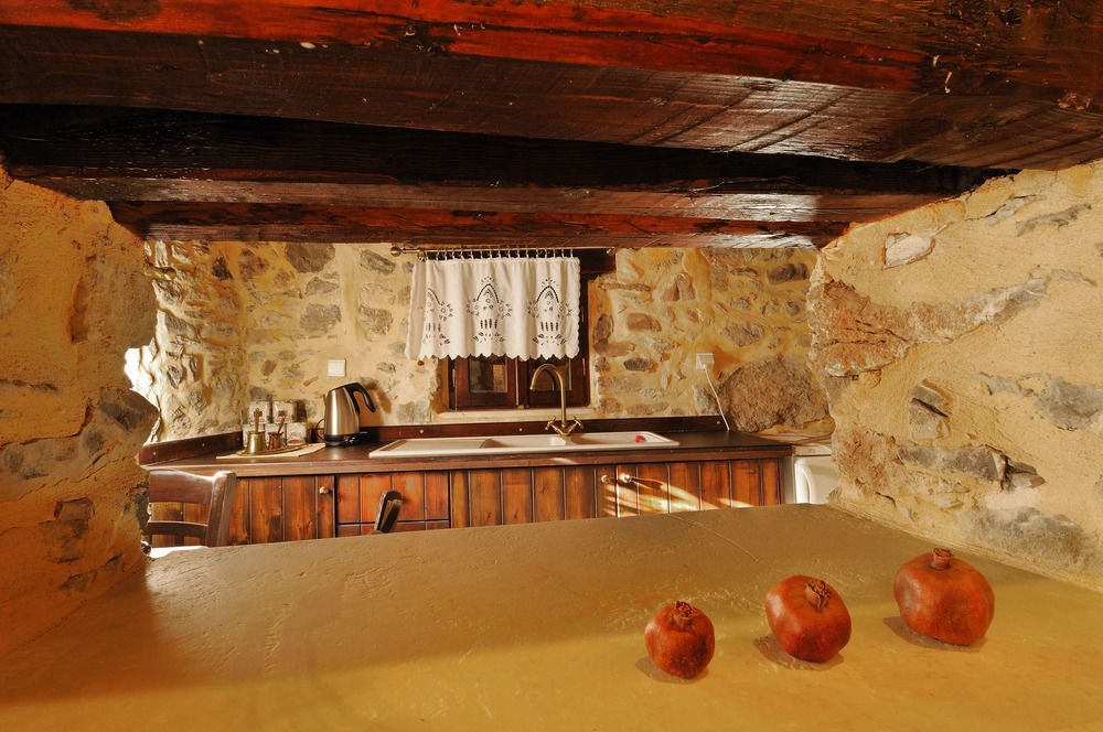 Thalori Traditional Ecotourism Village Kapetaniana Экстерьер фото