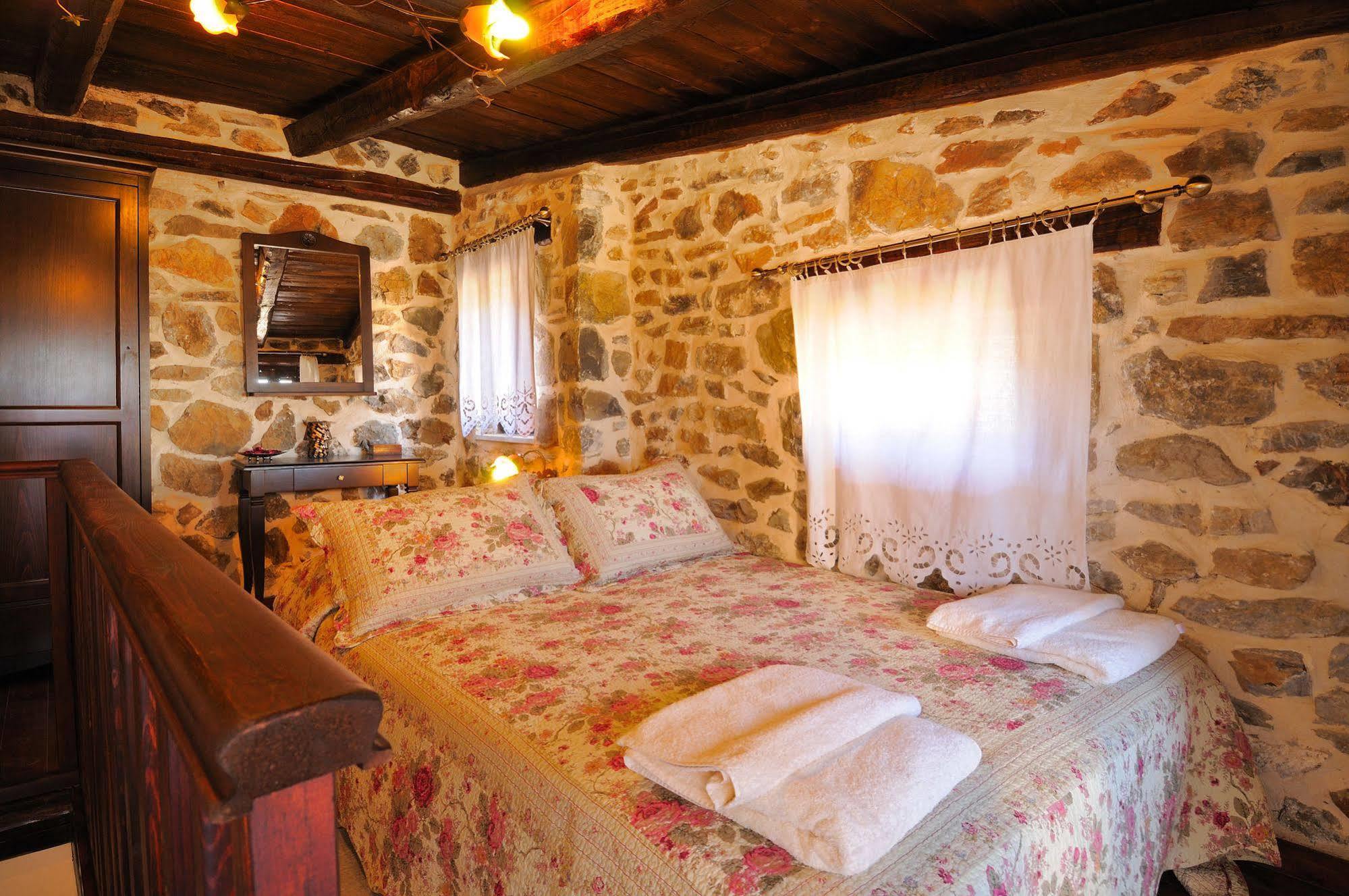 Thalori Traditional Ecotourism Village Kapetaniana Экстерьер фото